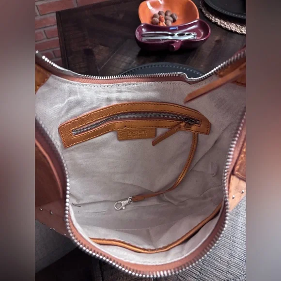 Michael Kors Shedron studded Suede Hobo Bag🧡🤩 - Picture 7 of 11